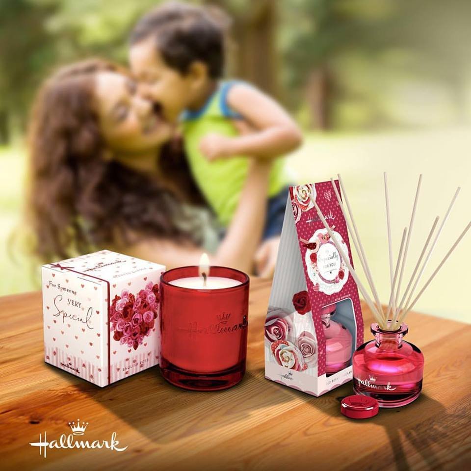 Hallmark GCC Social Media candle